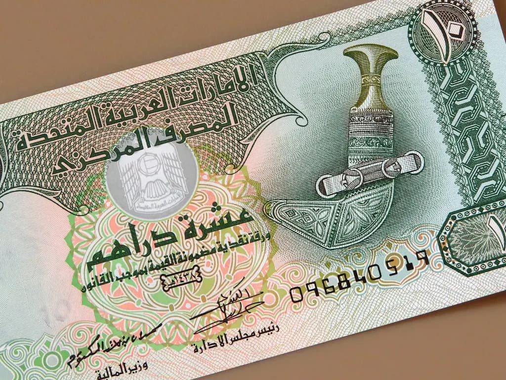 UAE ten dirham banknote showing a khanjar dagger design