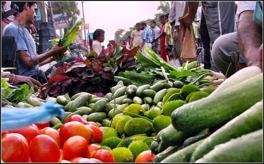 Vegetable sellers and buyers at the market in Sonepur, Bihar
