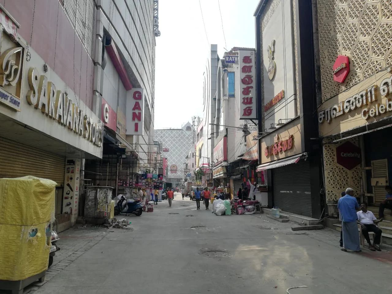 Shops lining Ranganathan Street in T. Nagar, Chennai
