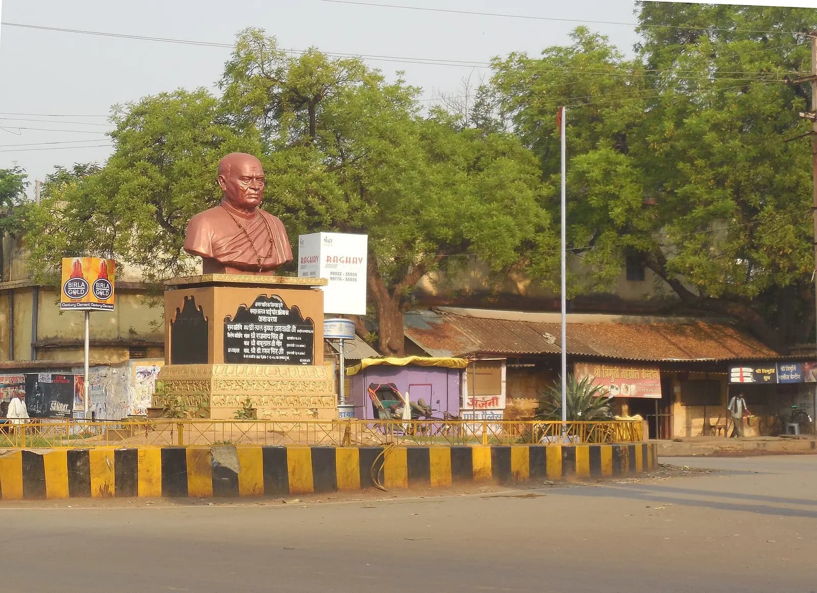 Patel Chowk in Durg with a statue on a plinth and a row of small tiled-roof shops behind it