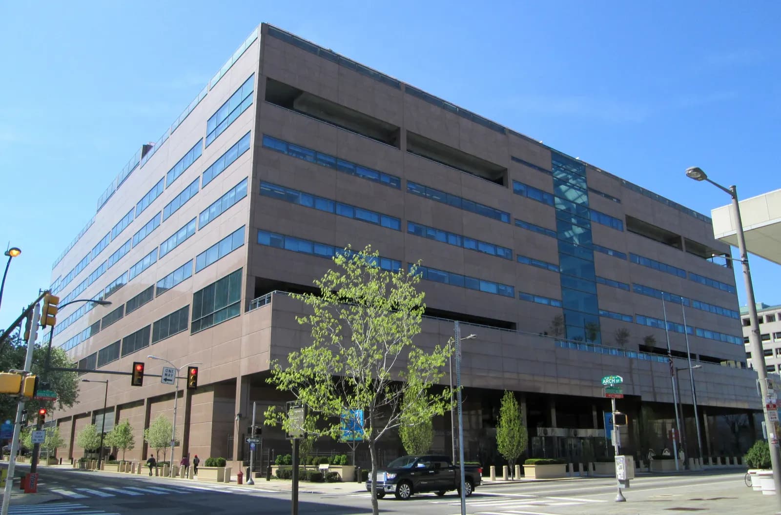 Federal Reserve Bank of Philadelphia building on a city street corner