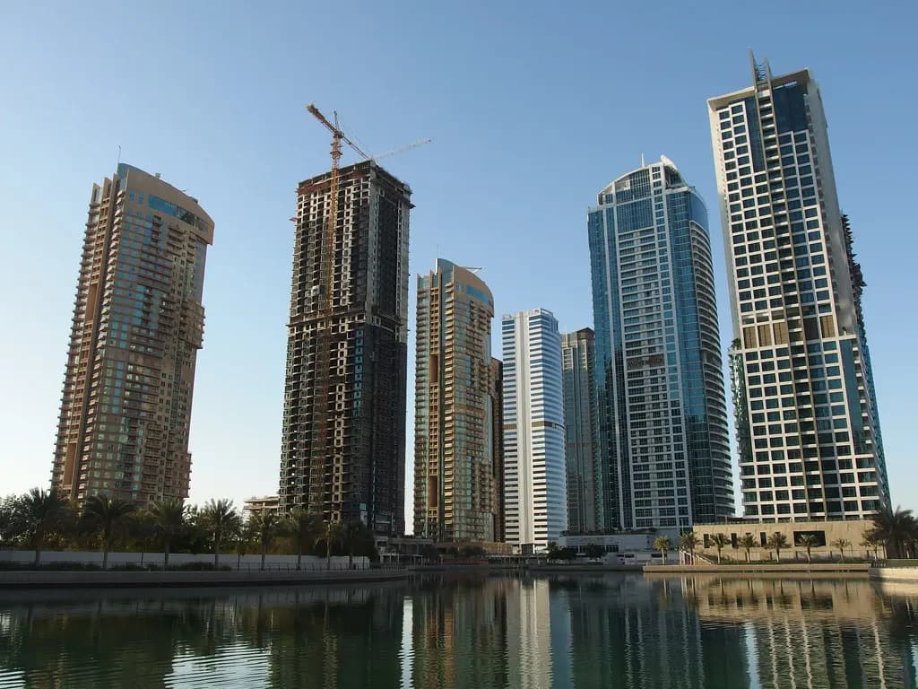 Almas West Lake and surrounding office towers at Jumeirah Lakes Towers, Dubai