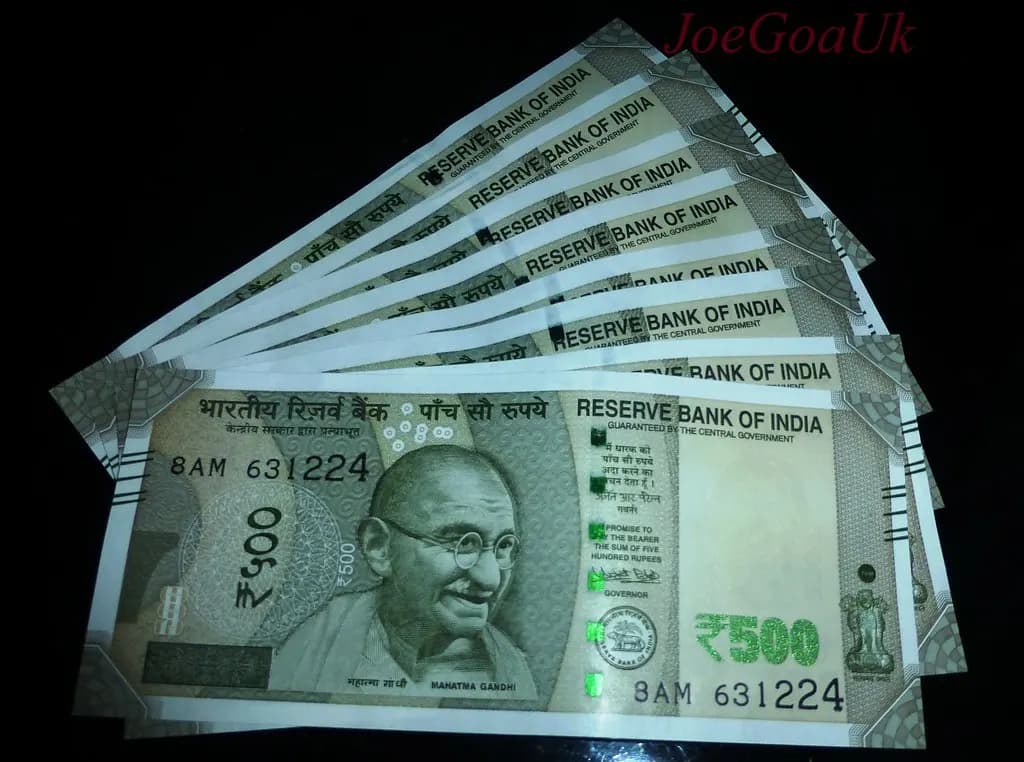 A fan of new ₹500 currency notes