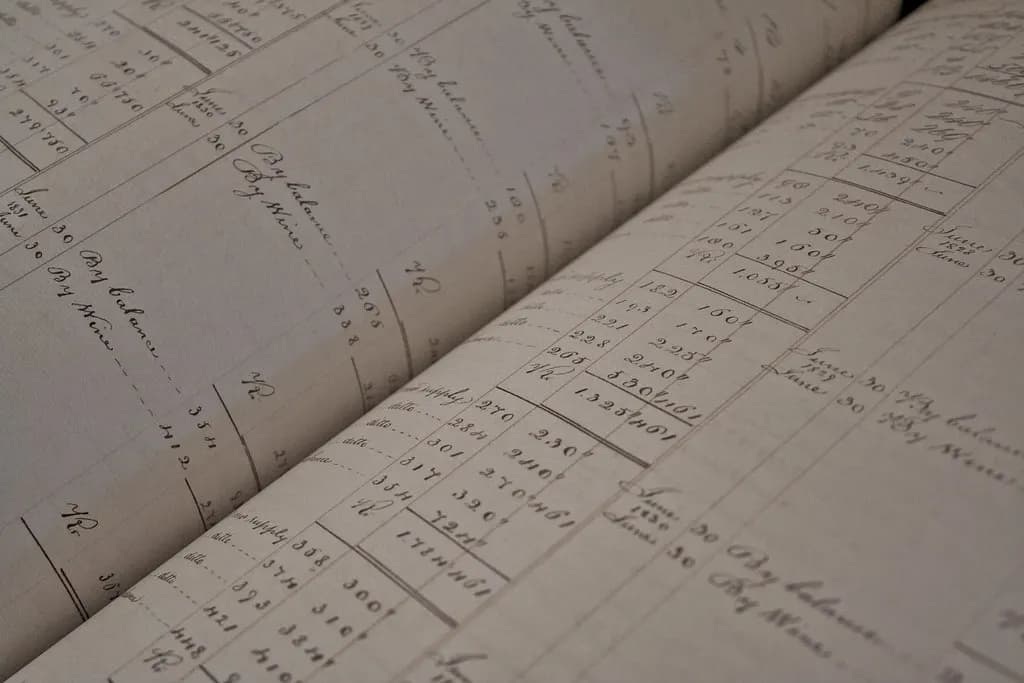 Pages of a handwritten accounts ledger with columns of dates, names and amounts