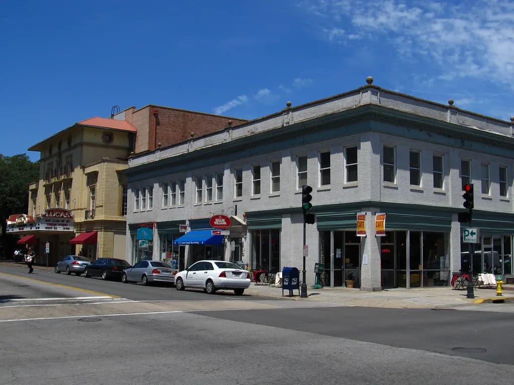 Shops along Broughton Street at Abercorn Street in downtown Savannah, Georgia