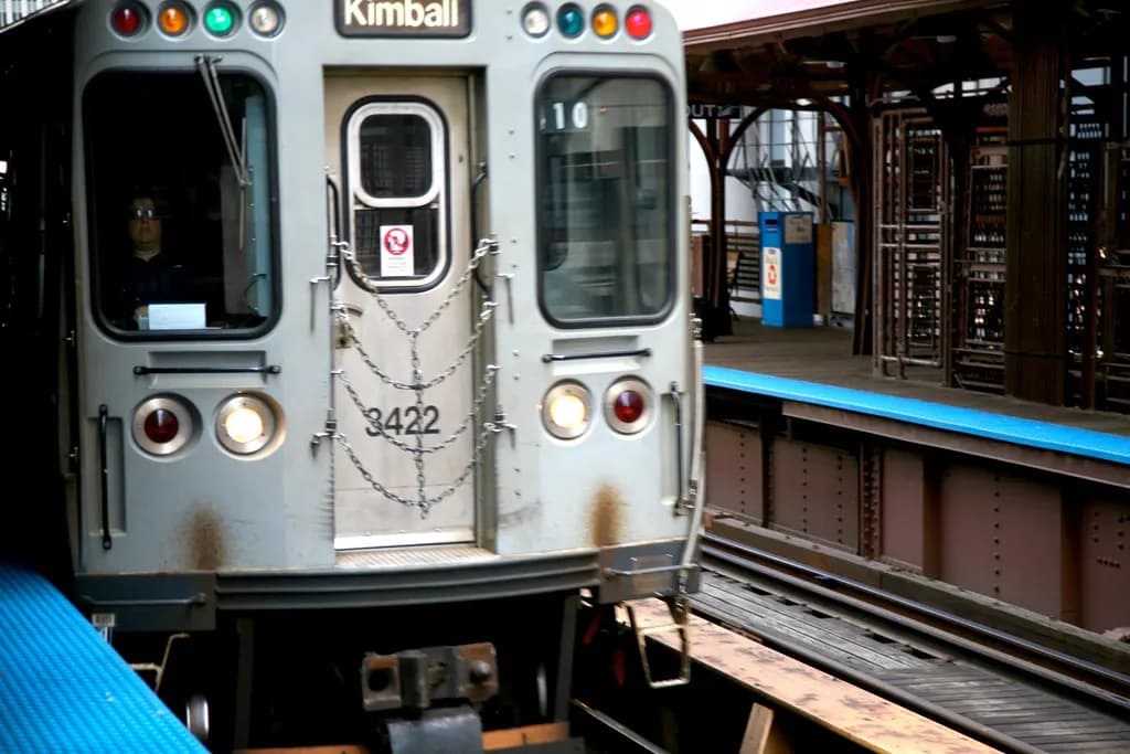 Chicago 'L' train arriving at the elevated Quincy station platform in the Loop