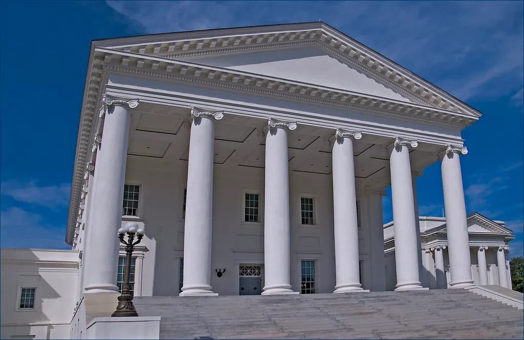 The white columned Virginia State Capitol in Richmond on a sunny day